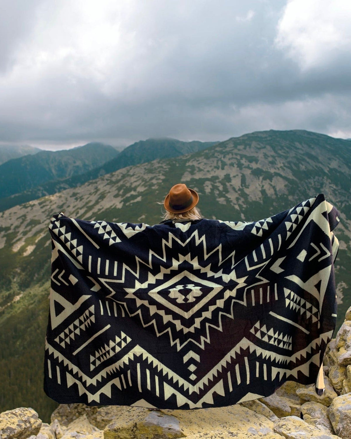 Alpaca Wool Blanket (Midnight)