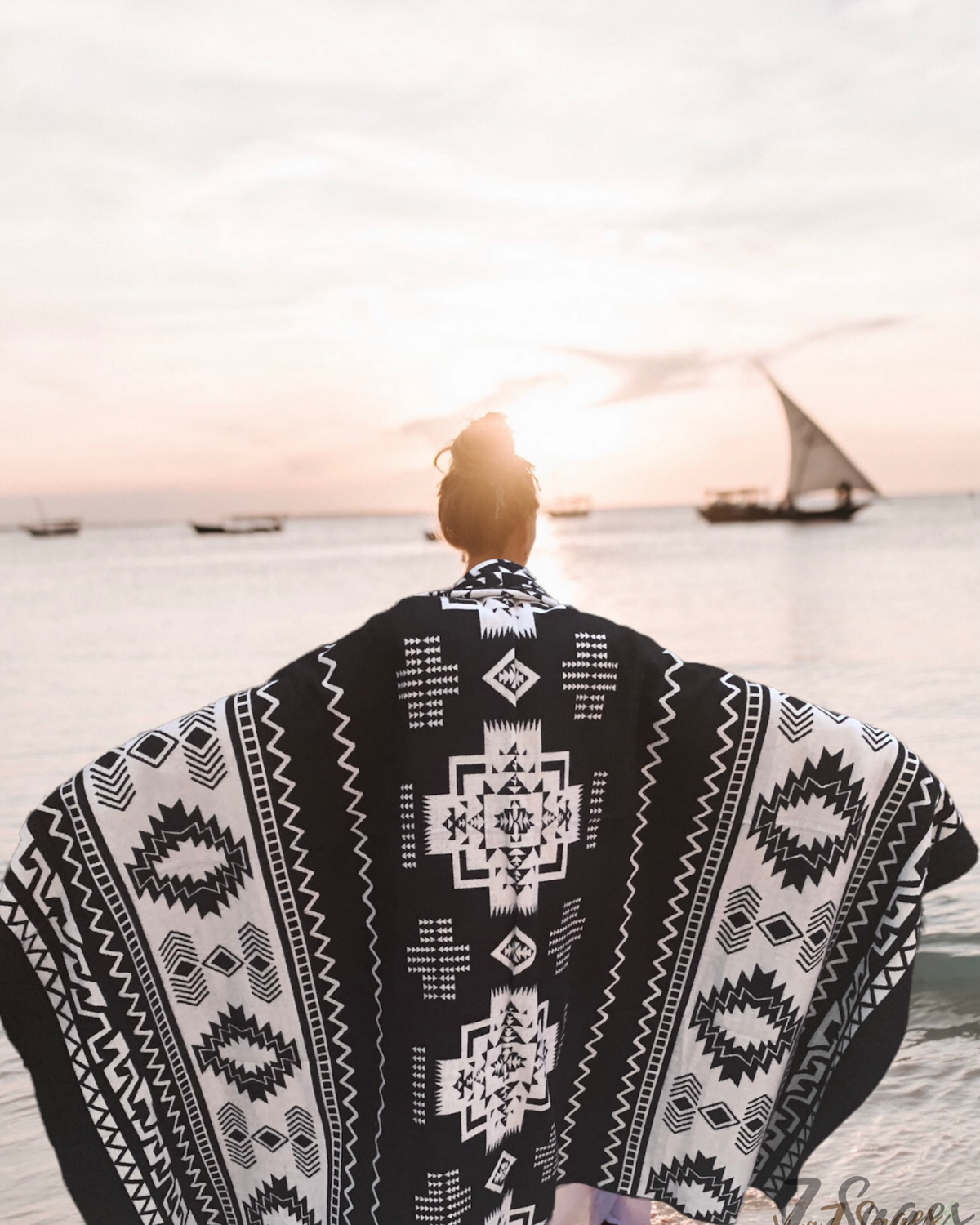 Alpaca Wool Blanket (Black & White)